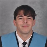 Me defino como una persona comprometida, apasionada por la enseñanza y con una gran vocación por formar a las nuevas generaciones.